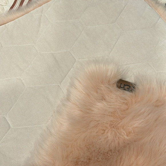 UGG Rug 41”x27” - Picture 4 of 4